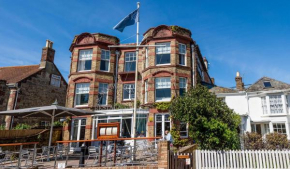  The Seaview Hotel And Restaurant  Нетлстон